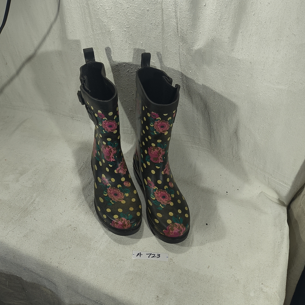 Black With Floral Pattern Women's Size 8 Rain / Snow Boots "Wellies "By Capelli